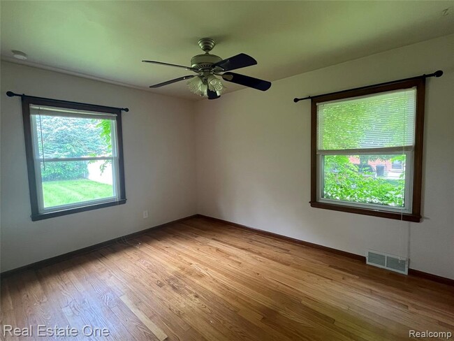 Building Photo - 10053 Royal Grand Ave