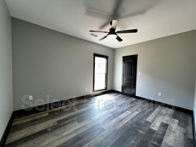 Building Photo - 4101 Stoke Dr