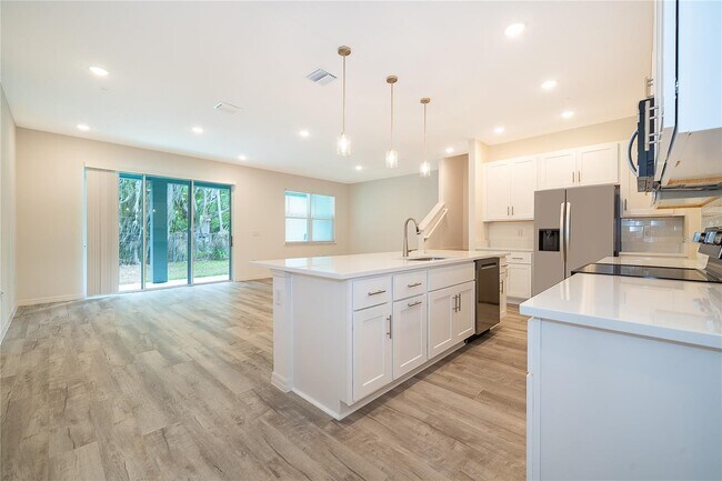 Building Photo - 5261 Luisa Ct