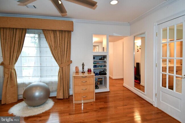 Building Photo - 9401 Hickory View Pl