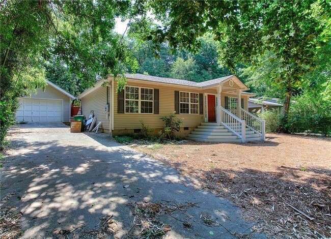 Building Photo - 831 Tanner Dr