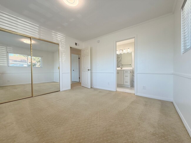 Building Photo - 4 Bed + 3 Bath +2 Car