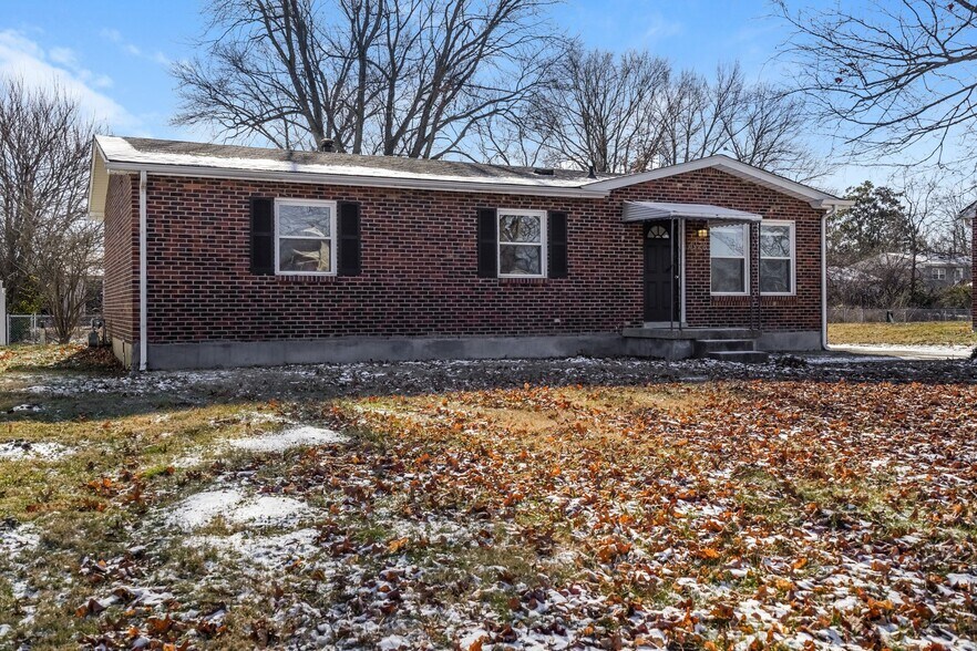 Building Photo - 4928 Garden Green Way