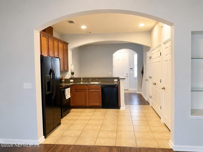 Building Photo - 6150 High Tide Blvd