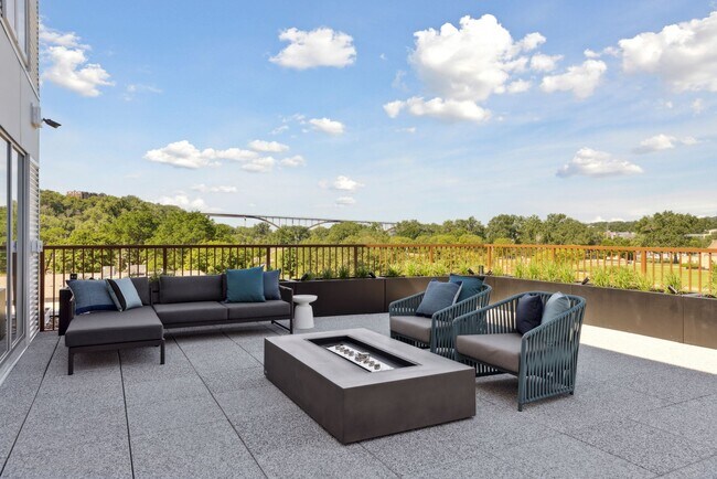 Building Photo - Esox House