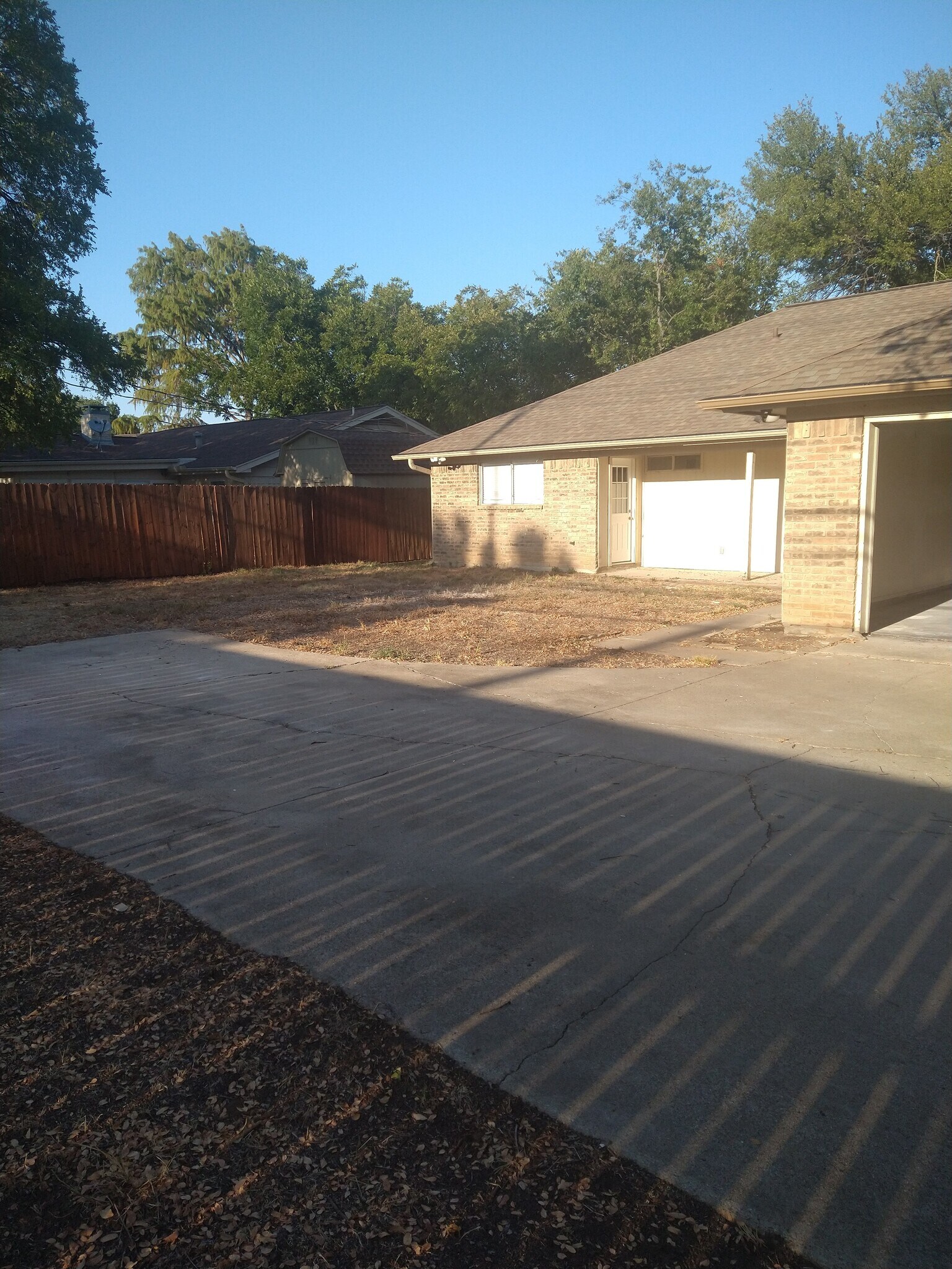 Building Photo - 2100 Arlena Dr