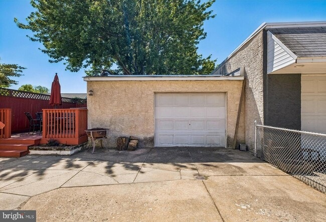 Building Photo - 357 Lemonte St