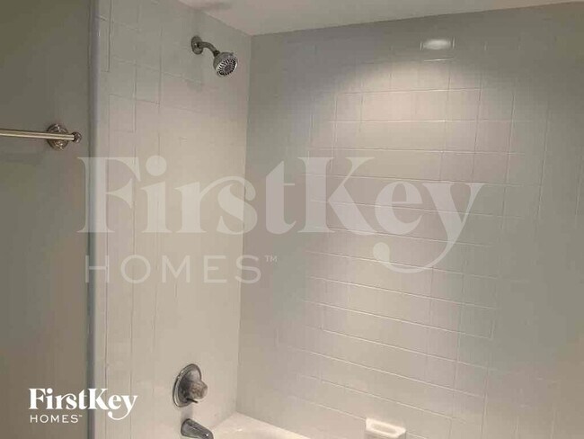 Building Photo - 1451 Oak Pl