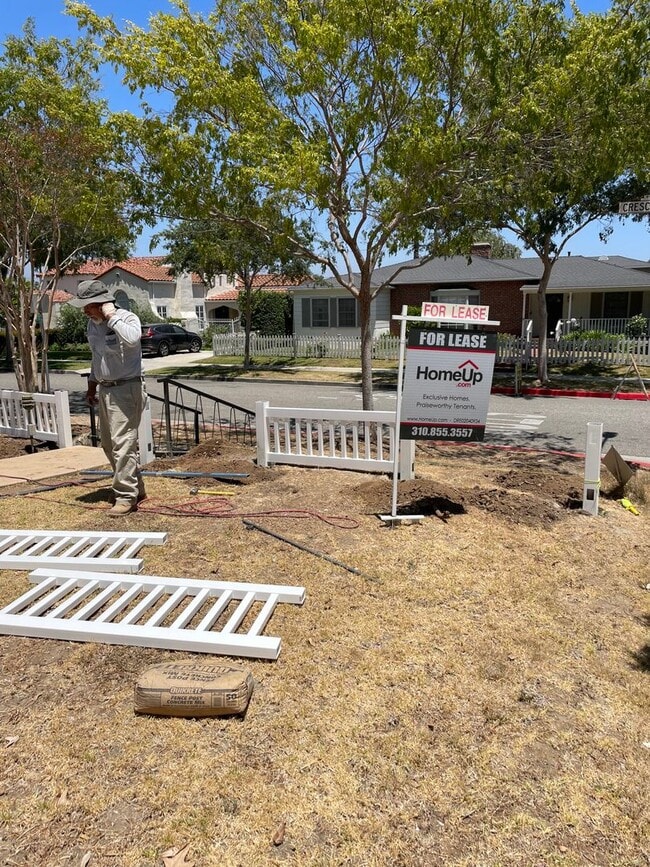 Building Photo - Corner lot home on a classic tree lined Beverly Hills street