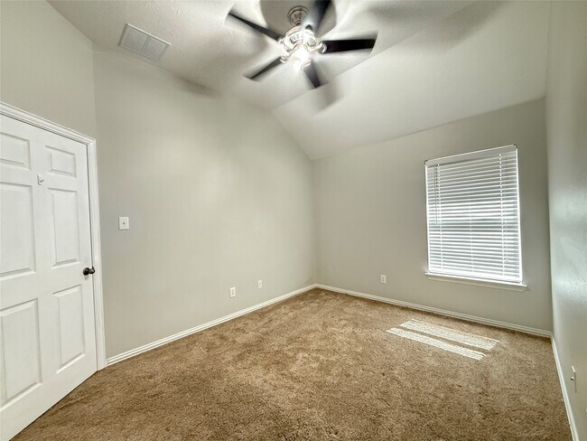 Building Photo - 26823 Lakeridge Park Ln