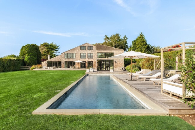 Building Photo - 811 Halsey Ln