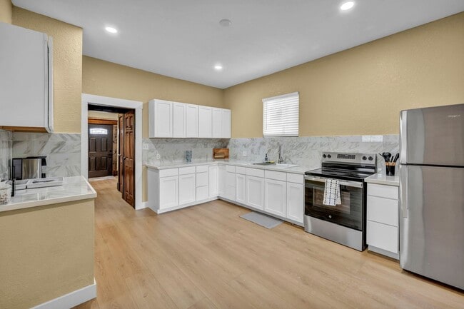 Building Photo - FULLY FURNISHED HISTORIC CHARMER BETWEEN UNR & DOWNTOWN – UTILITIES INCLUDED, MODERN UPGRADES, PR...