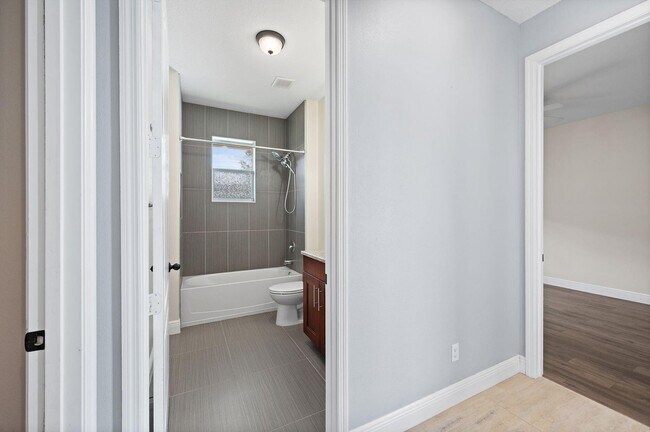 Building Photo - 1411 SW Hackensack Ave