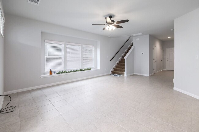 Building Photo - 112 Eagle Lake Dr