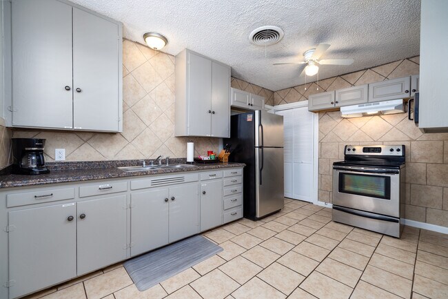 Building Photo - 212 N Magdalen St