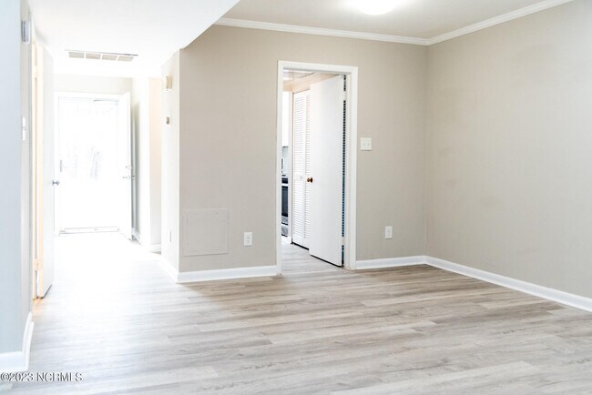 Building Photo - 7195 Sandy Creek Dr