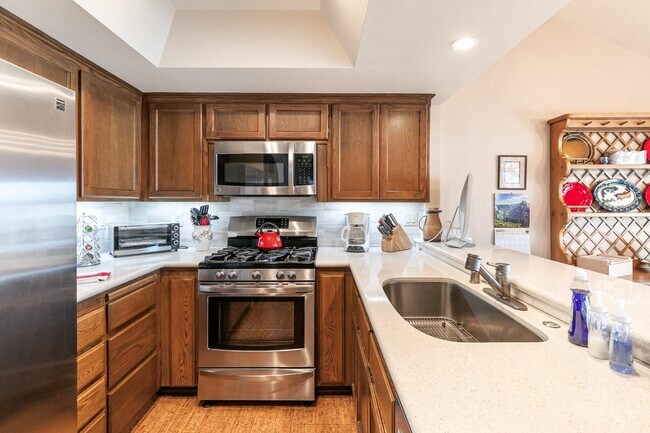 Building Photo - 28078 CA-189