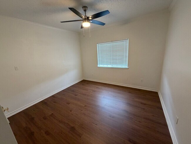 Building Photo - 8320 Mountainview Dr