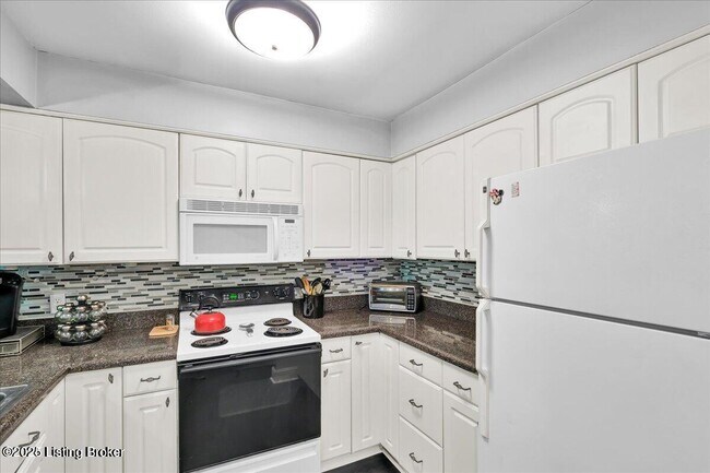 Building Photo - 44 Lake Ave