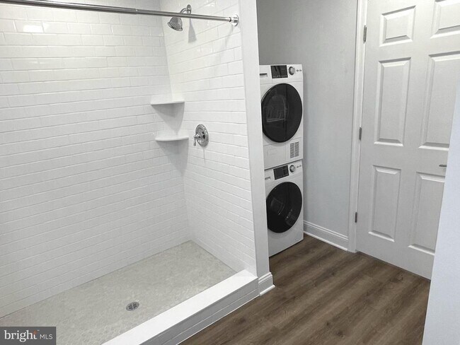 Building Photo - 26 S State St