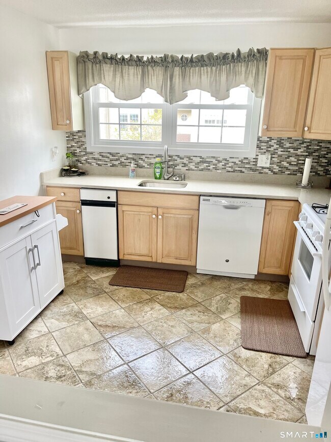 Building Photo - 2390 State St