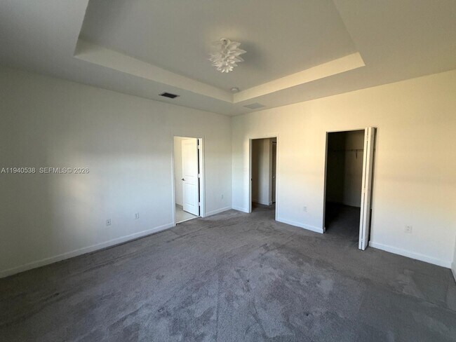 Building Photo - 2631 SE 11th St