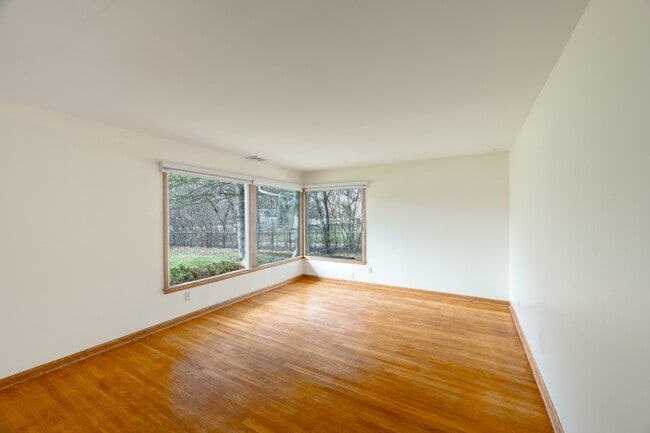 Building Photo - 2428 S Root River Pkwy