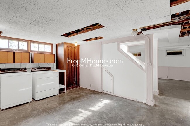 Building Photo - Quintessential Two Bedroom home in SW - Beautiful Backyard!