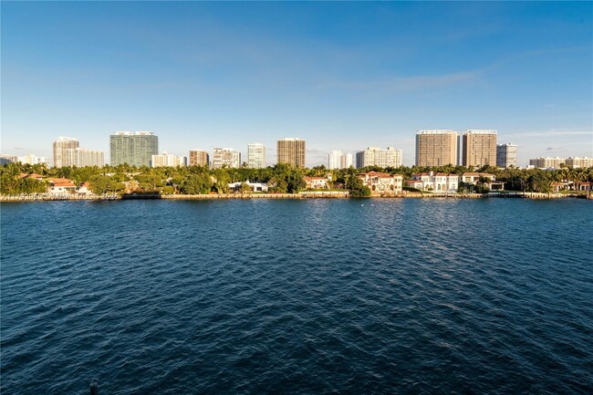 Building Photo - 10101 E Bay Harbor Dr