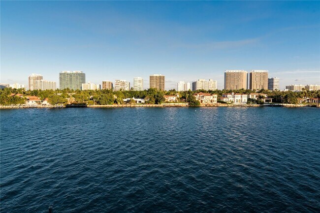 Primary Photo - 10101 E Bay Harbor Dr