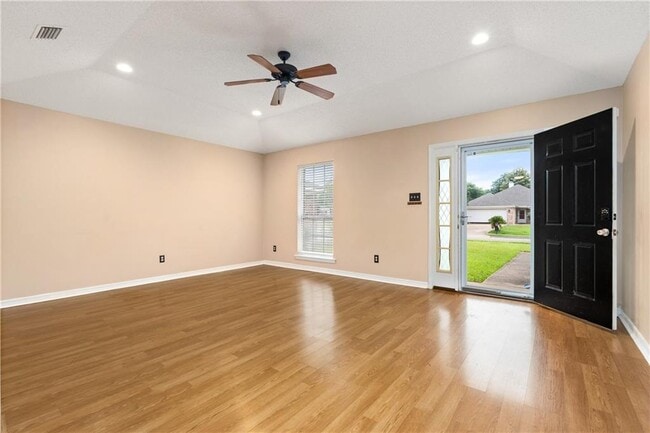 Building Photo - 8382 Oak Pointe Ct