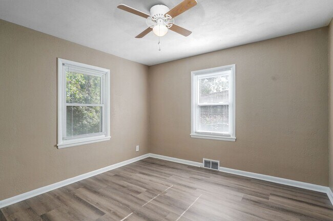 Building Photo - Adorable 3 Bedroom, 1.5 Bathroom House!