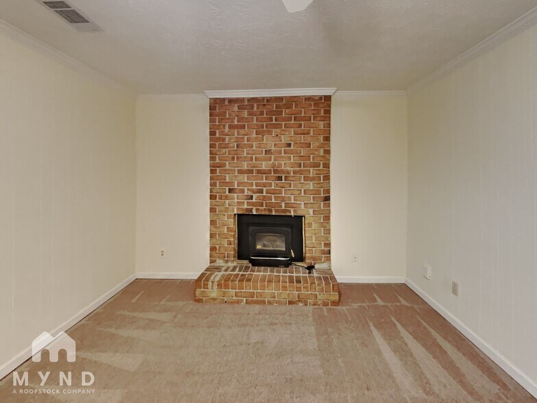 Building Photo - 1645 Brantford Dr