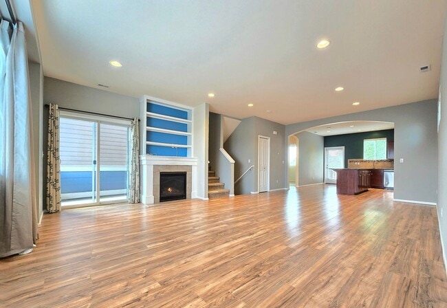 Building Photo - 4 Bedroom Home with Lake Views Available Now!