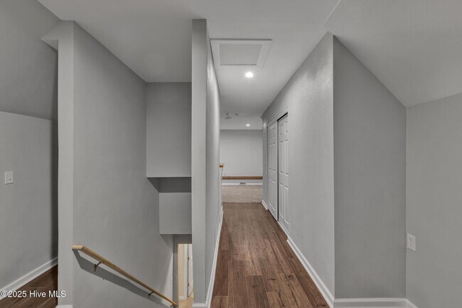 Building Photo - 1390 Gould Rd