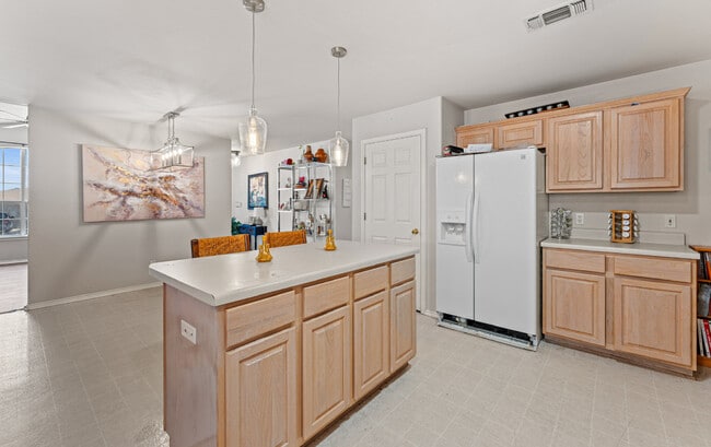 Building Photo - 2214 Olympia Dr