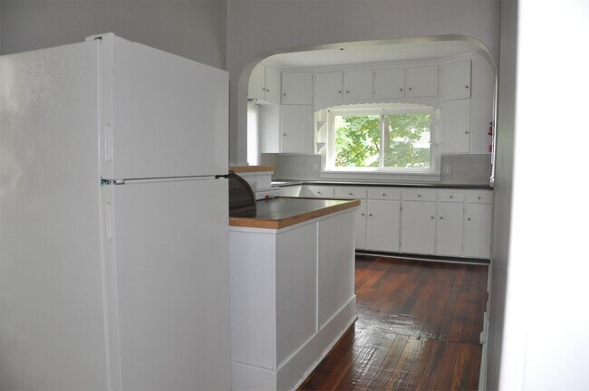 Building Photo - 109 Sanborn Ave