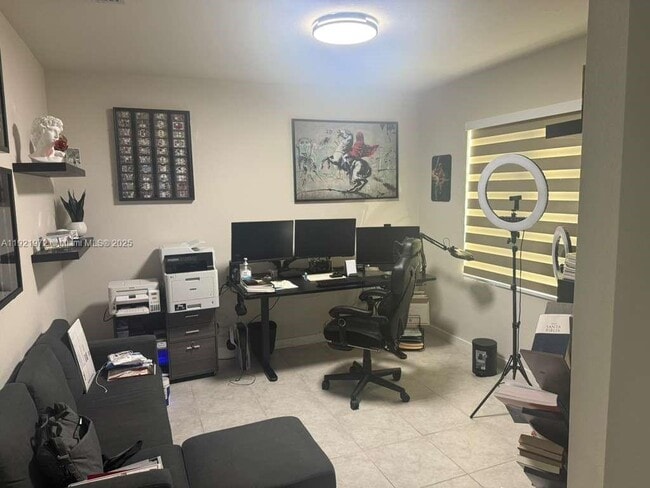 Building Photo - 1020 NW 5th Terrace