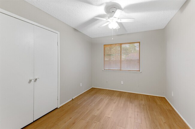 Building Photo - 2423 Spring Dusk Ln