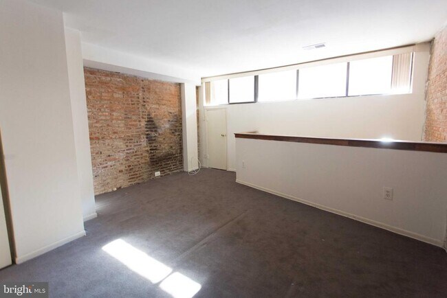 Building Photo - 2031 South St