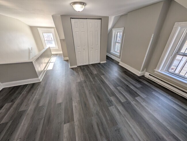 Building Photo - 240 E Hamilton St