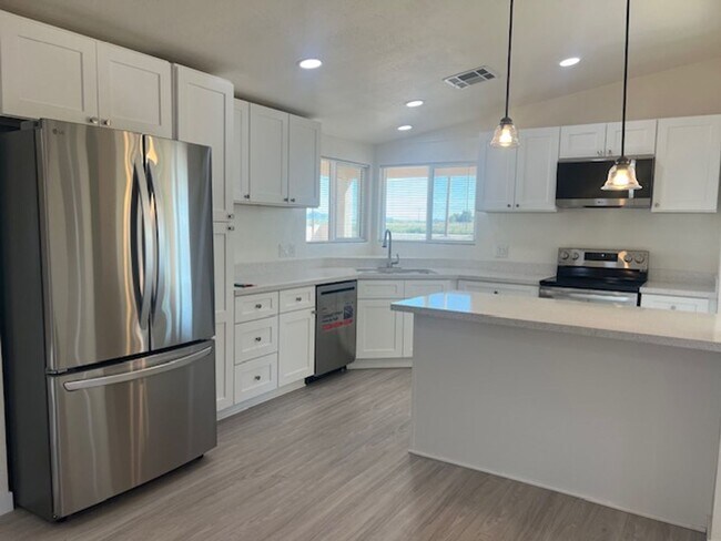 Building Photo - Sun Lakes long term Rental