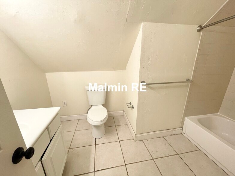 Building Photo - 61 Hillside St