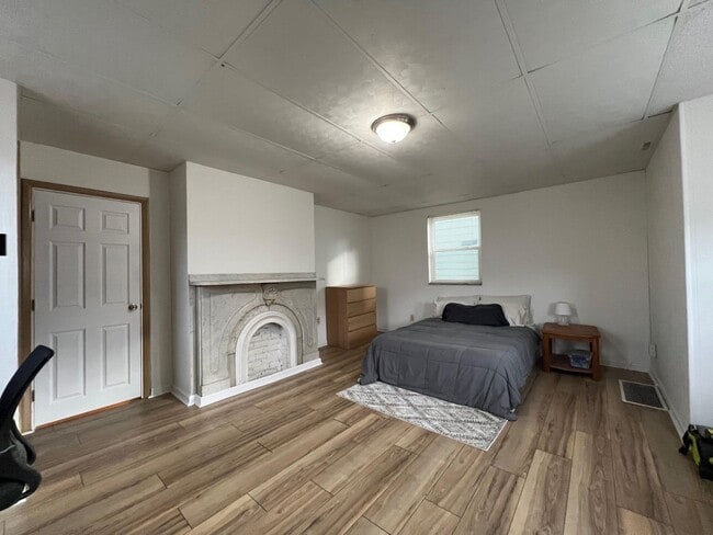 Building Photo - 2121 Eggers St