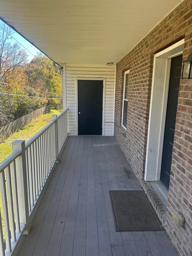 Building Photo - 6 Hudson Hollow Road