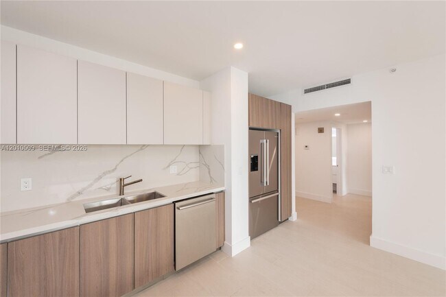 Building Photo - 151 Crandon Blvd