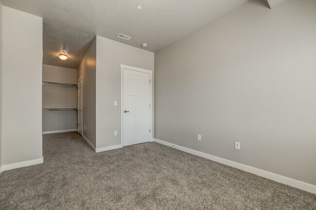 Building Photo - 624 E 300 N