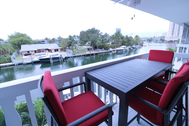 Building Photo - 470 Paradise Isle Blvd