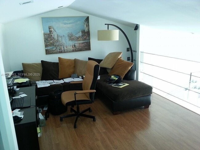 Building Photo - 546 NE 199th Ln