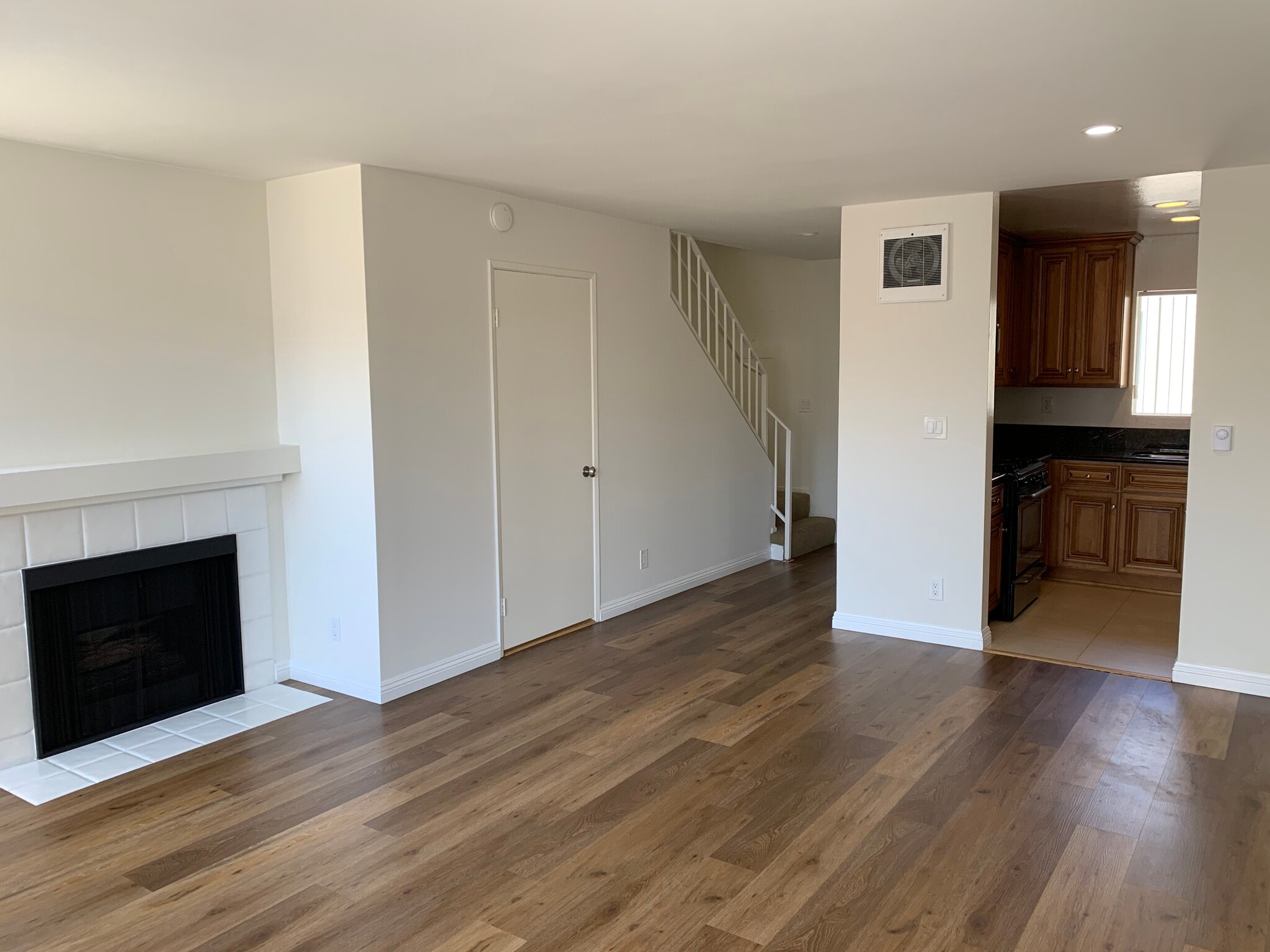 Building Photo - 4424 S Centinela Ave